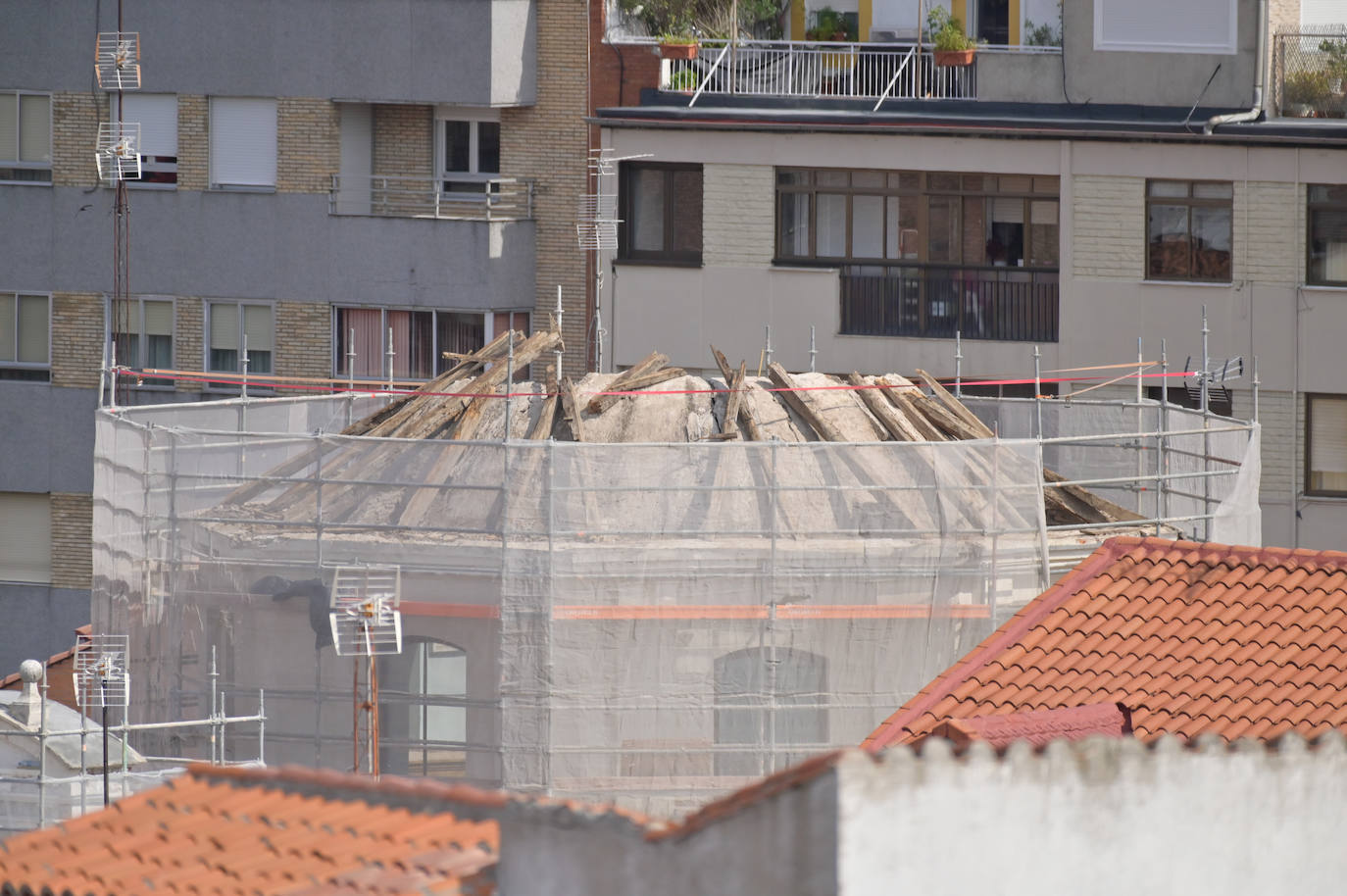 El día después del derrumbe de la cúpula de la iglesia de la Vera Cruz