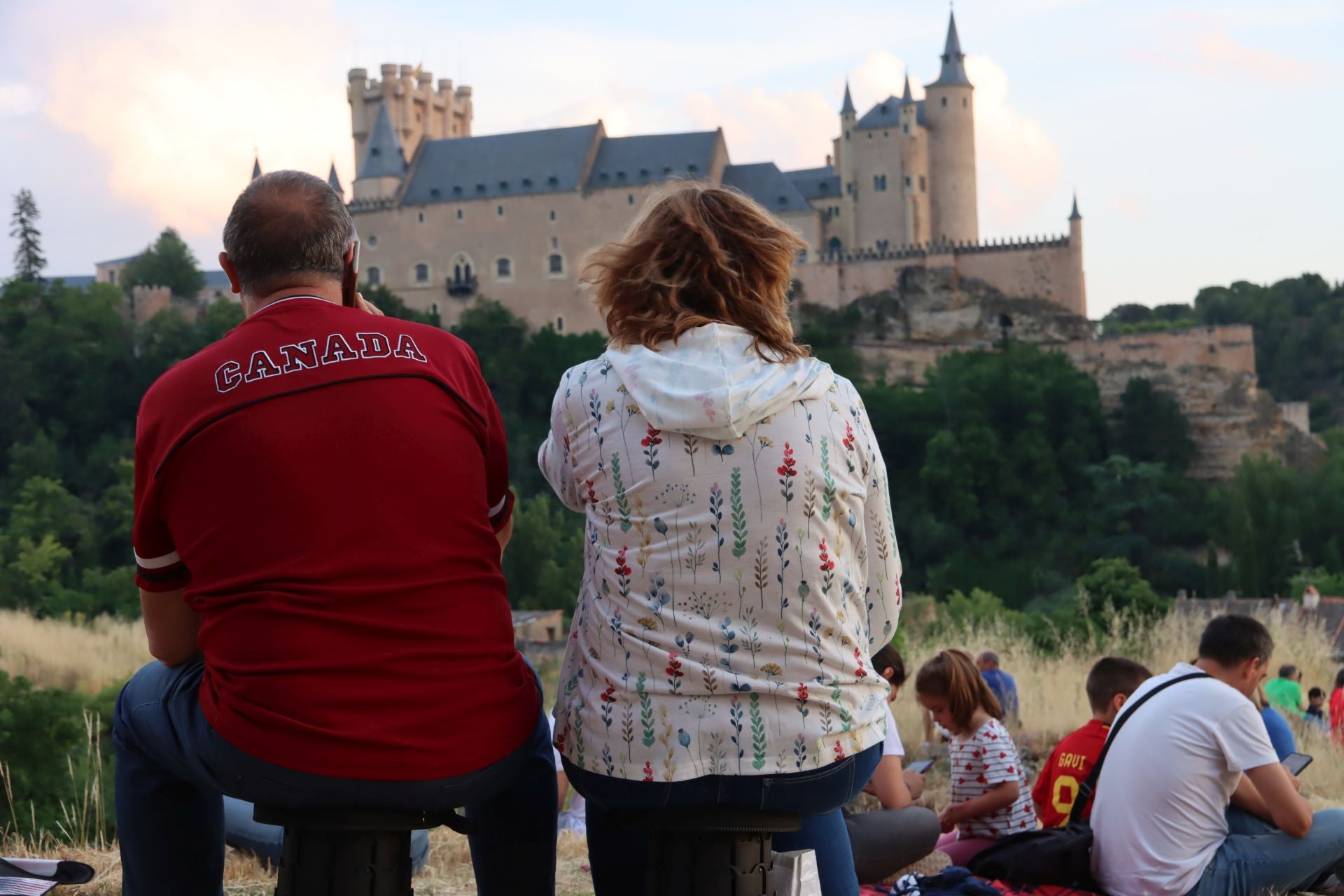 Fotografías del ambiente en Segovia antes del espectáculo de drones