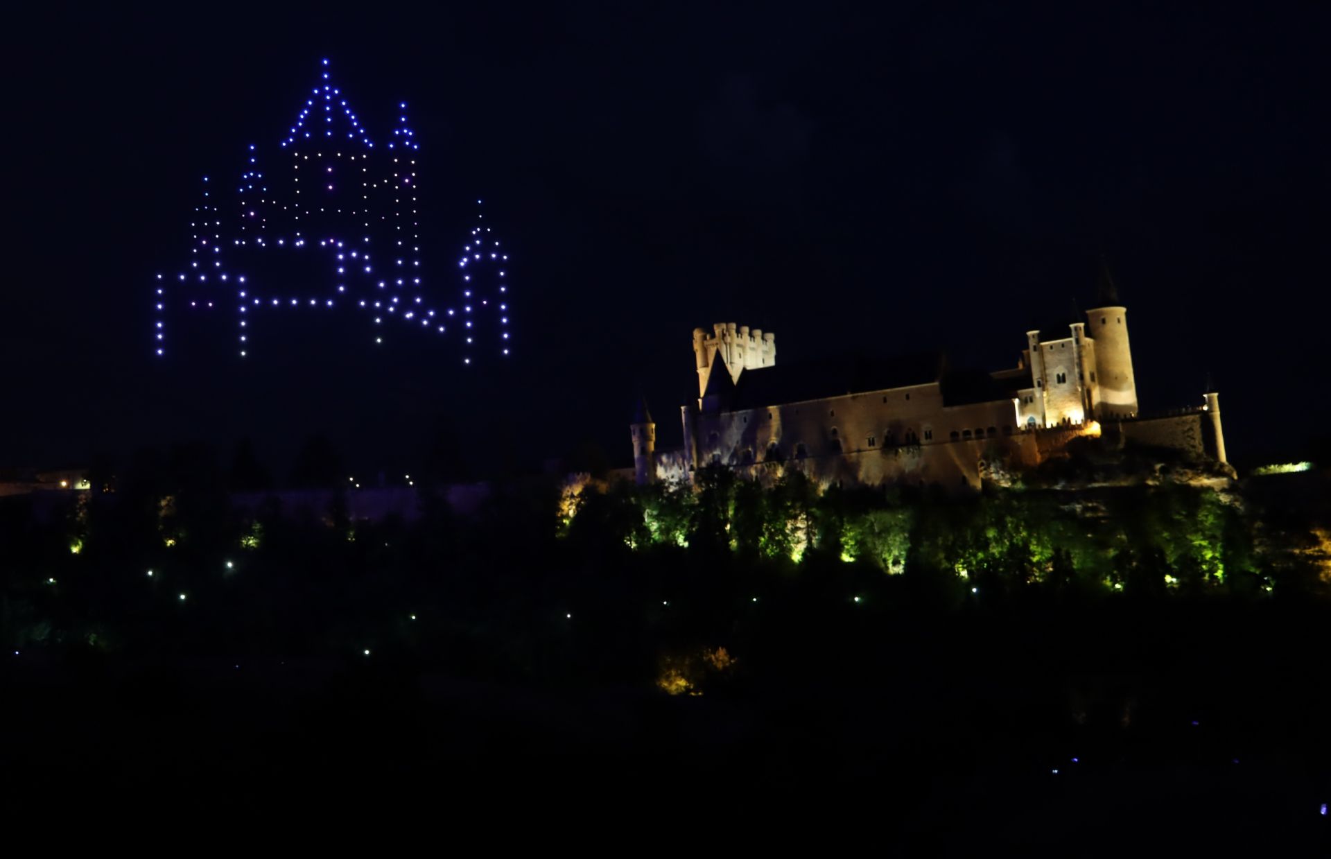 El espectáculo de drones de Segovia, en imágenes