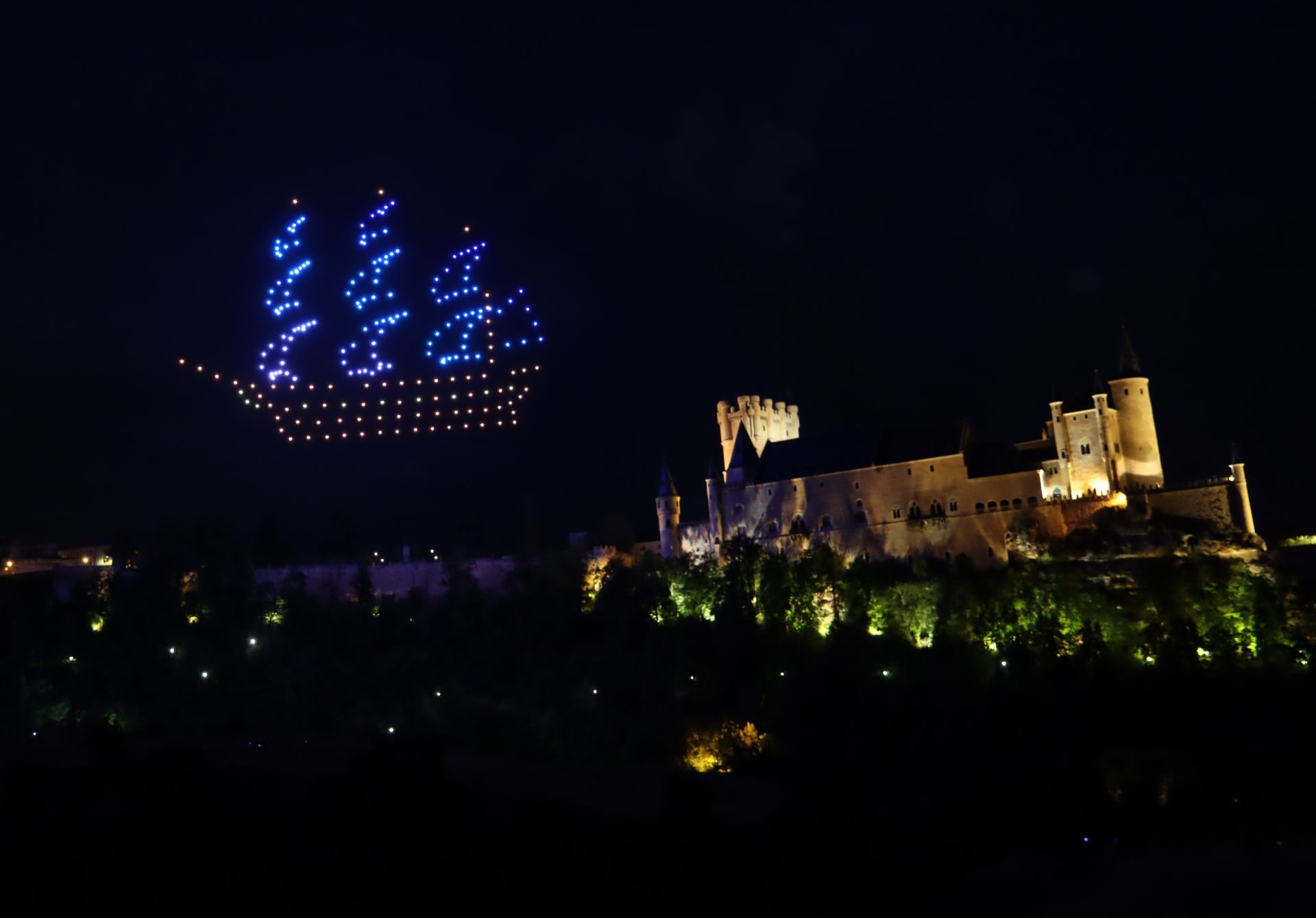 El espectáculo de drones de Segovia, en imágenes