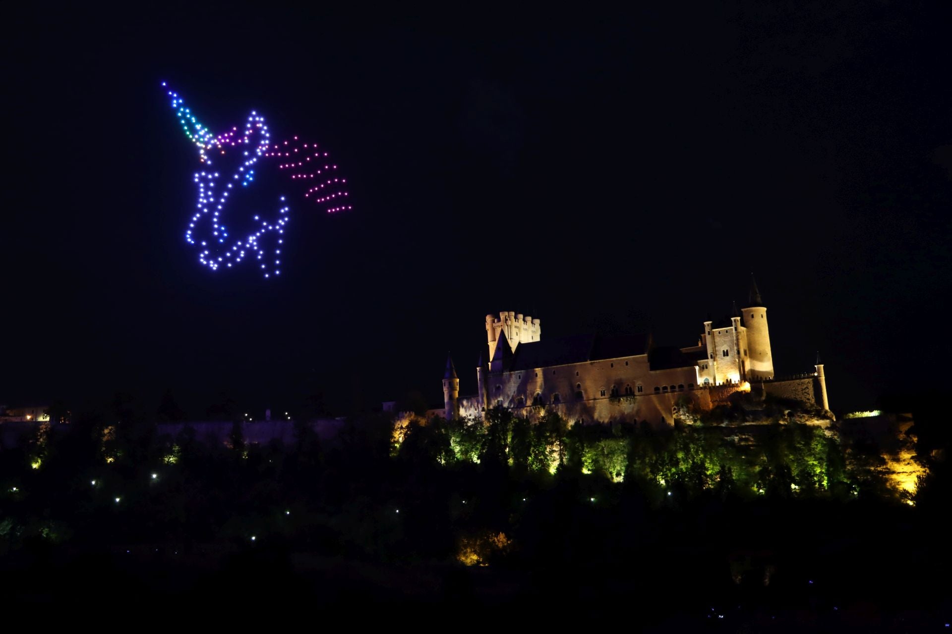 El espectáculo de drones de Segovia, en imágenes