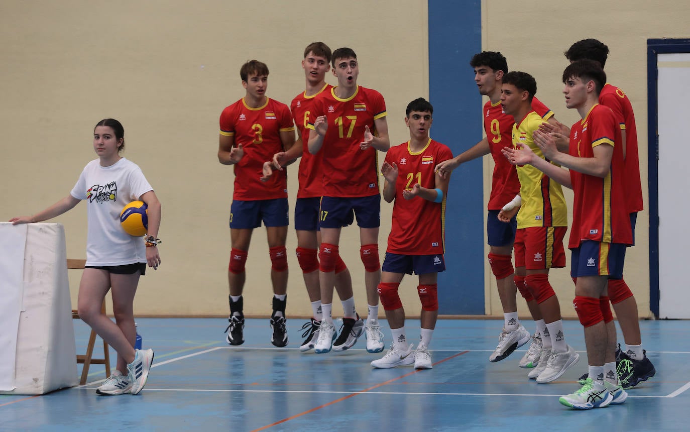 La selección española de voleibol se impone a Portugal en Palencia