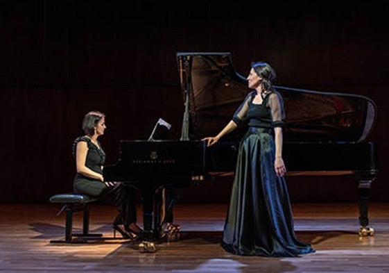 La pianista Elisa Rapado y la soprano Adriana Viñuela.