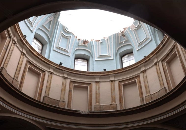 Interior de la iglesia de la Vera Cruz tras el derrumbe de su cúpula.