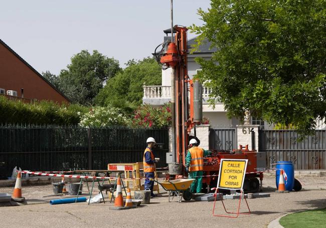 Operarios de Ramboll trabajan en Pago la Barca.