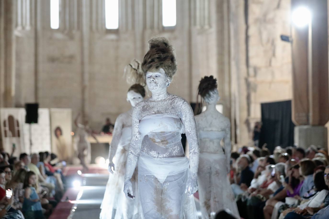 El monasterio de Santa María de Palazuelos se llena de moda con un desfile solidario