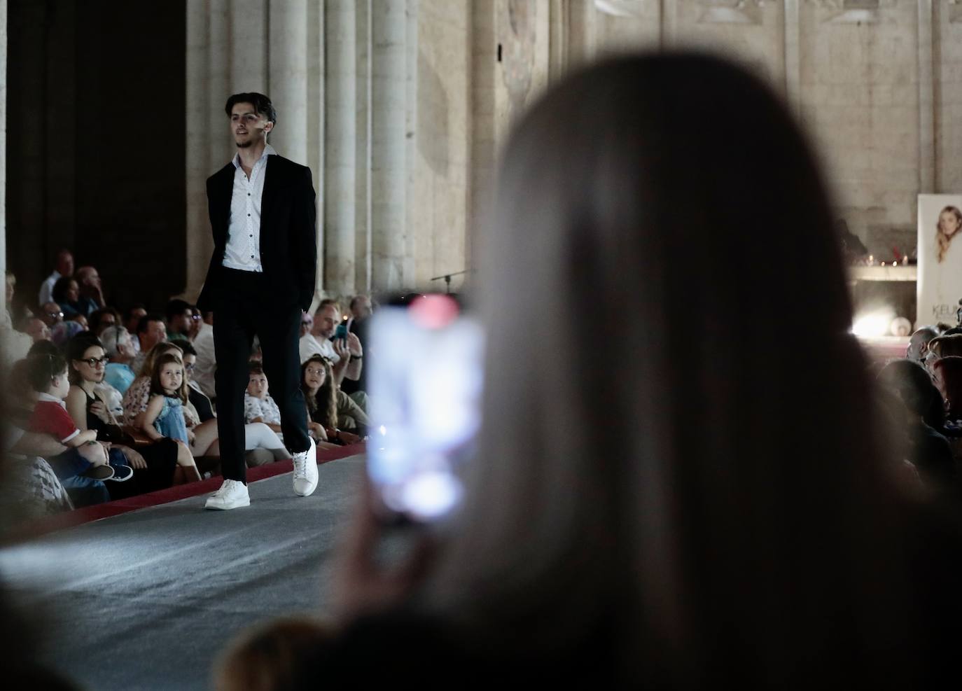 El monasterio de Santa María de Palazuelos se llena de moda con un desfile solidario