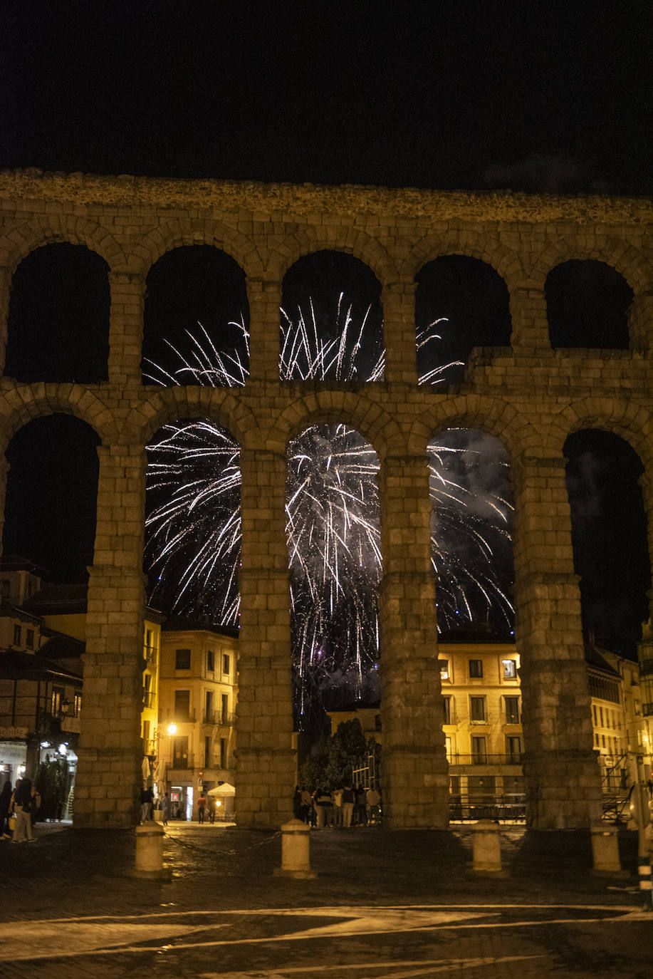 Los fuegos artificiales de Segovia, en imágenes