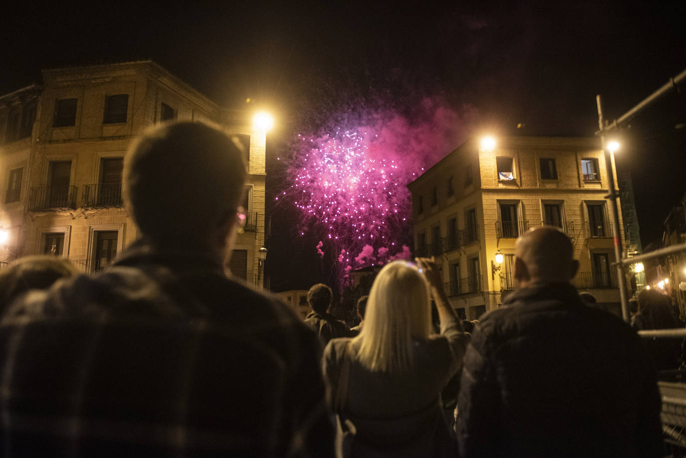 Los fuegos artificiales de Segovia, en imágenes