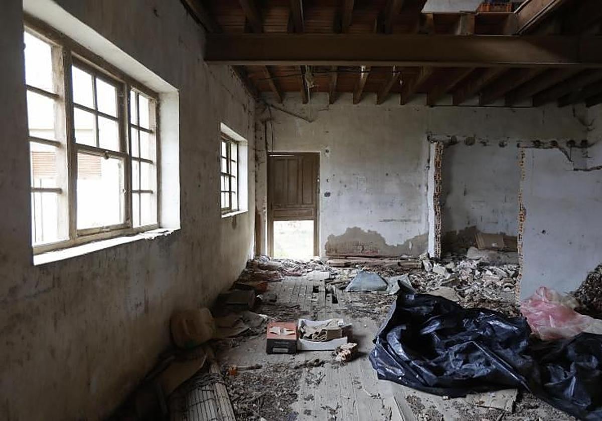 Antigua harinera de Paredes, que se transformará en viviendas con el proyecto Rehabitare.