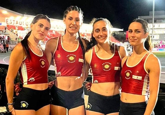 El equipo de relevo 4x100 en el Campeonato Absoluto de España.