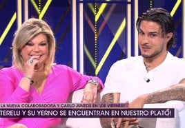 Terelu Campos con su 'yerno' Carlo Constanzia en el programa 'De Viernes!'.