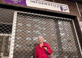 Rosa María Alonso, propietaria del local desahuciado ubicado en calle Soto 38.