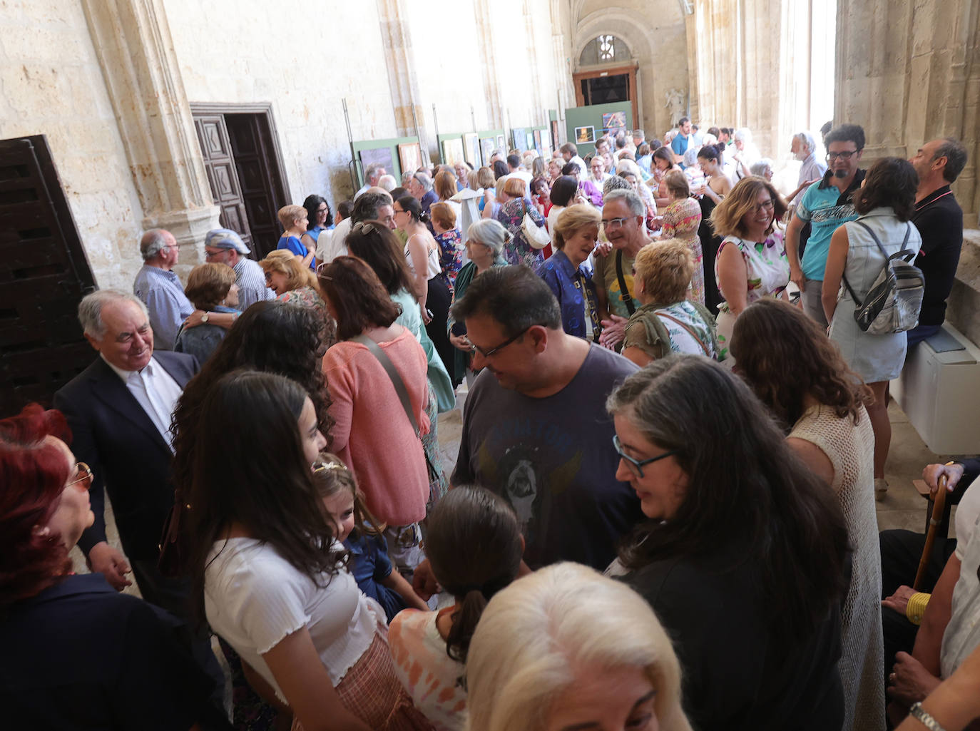 Veintisiete artistas palentinos exponen en el claustro de la Catedral