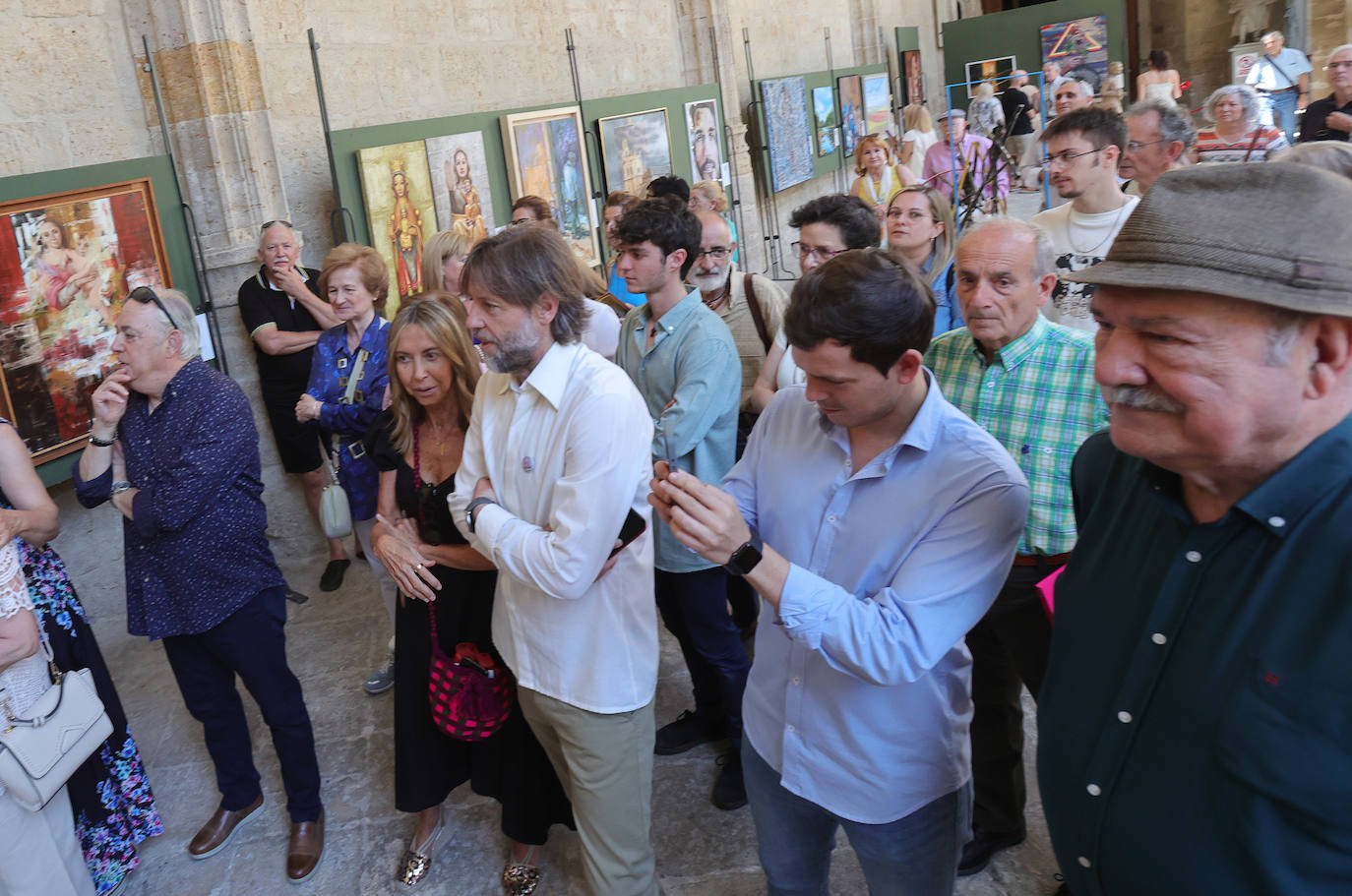 Veintisiete artistas palentinos exponen en el claustro de la Catedral