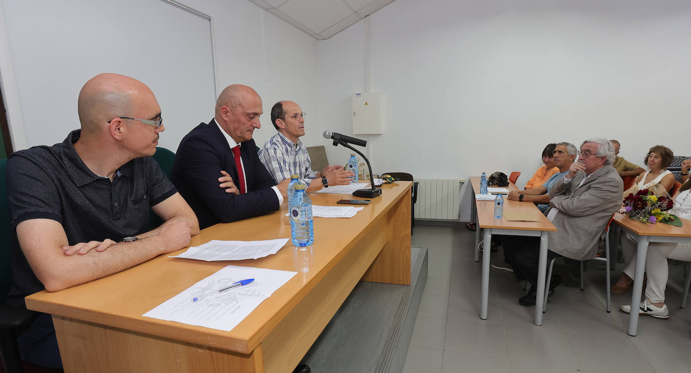 Homenaje a Enrique Delgado tras 47 años en el campus de Palencia