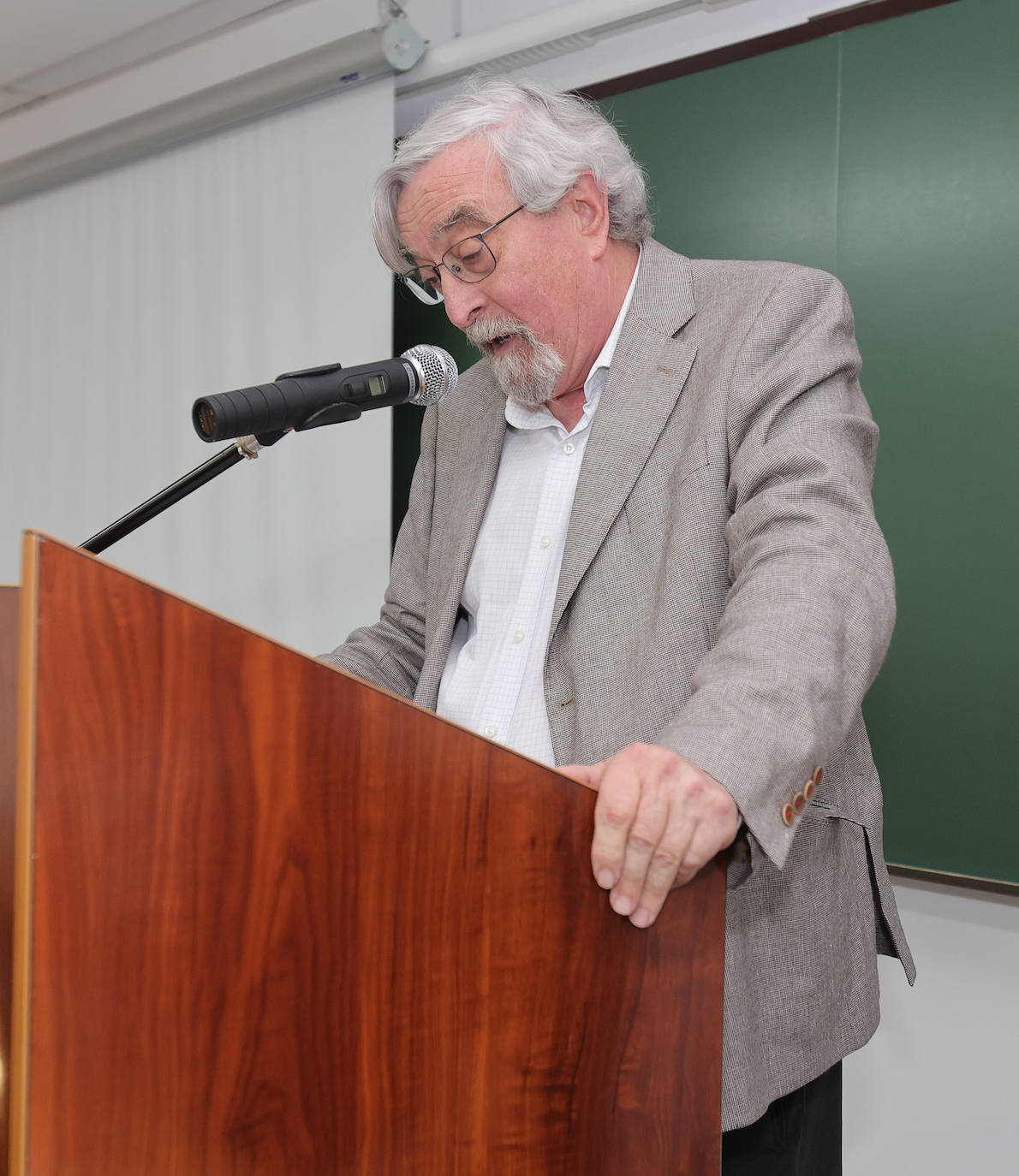 Homenaje a Enrique Delgado tras 47 años en el campus de Palencia