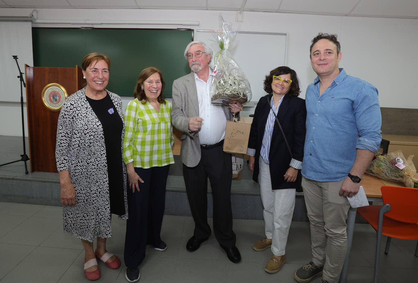 Homenaje a Enrique Delgado tras 47 años en el campus de Palencia