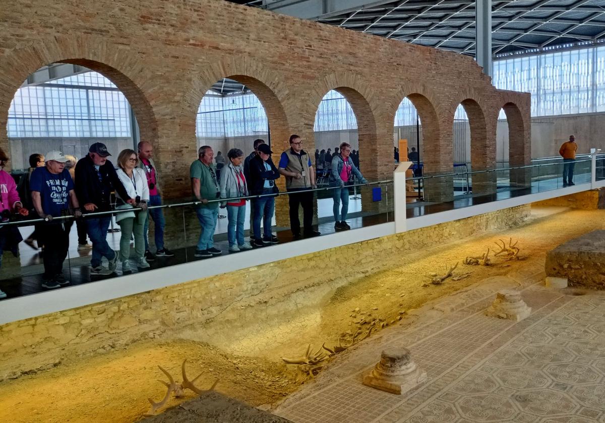 Visitantes en La Olmeda.