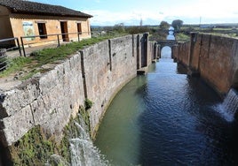 Esclusas de Frómista casa del esclusero en el Canal de Castilla.