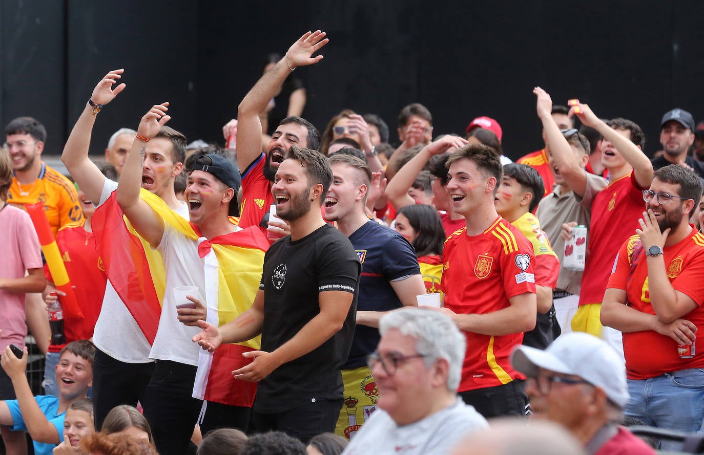 ¡Segovia celebra bajo la lluvia el triunfo de España!