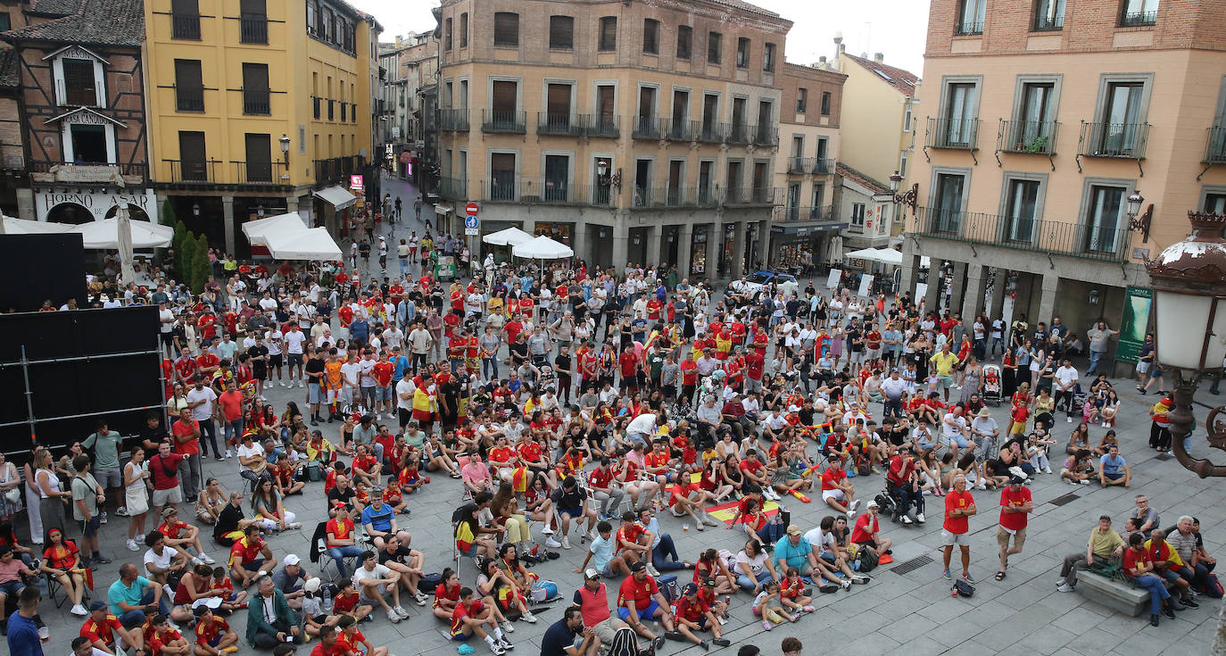 ¡Segovia celebra bajo la lluvia el triunfo de España!