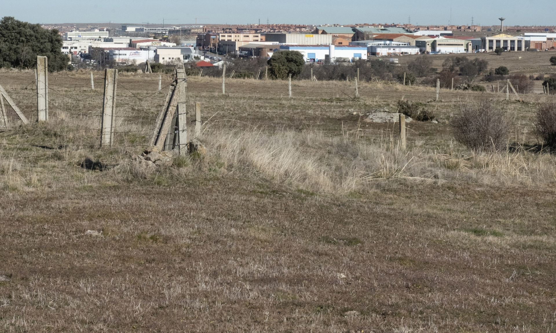 Terrenos de Prado del Hoyo, con el polígono de Hontoria al fondo.