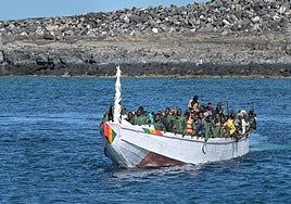 Cayuco que llaga a El Hierro con varios menores a bordo.