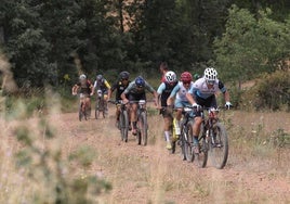 Participantes en la carrerara BTT de Castrillo de Villavega.