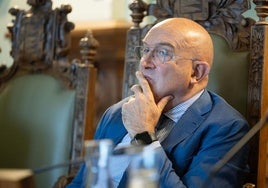 Jesús Julio Carnero, en el último Pleno del Ayuntamiento.