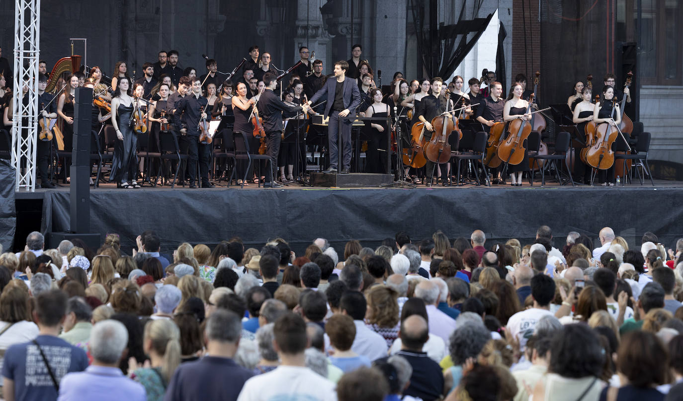 Las imágenes del concierto de la joven OSCyL en la Plaza Mayor