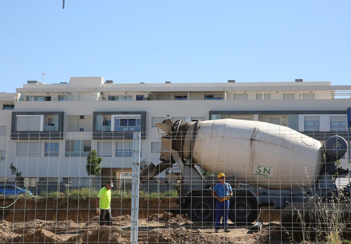 Trabajadores de la construcción en una obra en la capital segoviana.