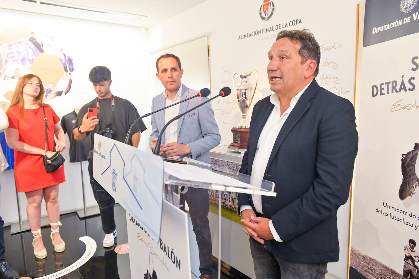 Las imágenes de la exposición &#039;Sueños detrás de un balón&#039; con Eusebio Sacristán