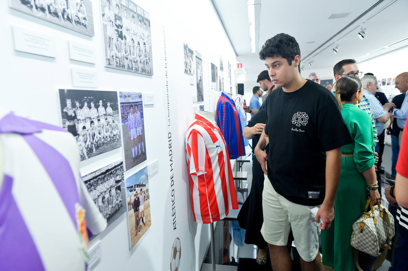 Las imágenes de la exposición &#039;Sueños detrás de un balón&#039; con Eusebio Sacristán