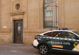 Un coche de la Guardia Civil en una foto de archivo