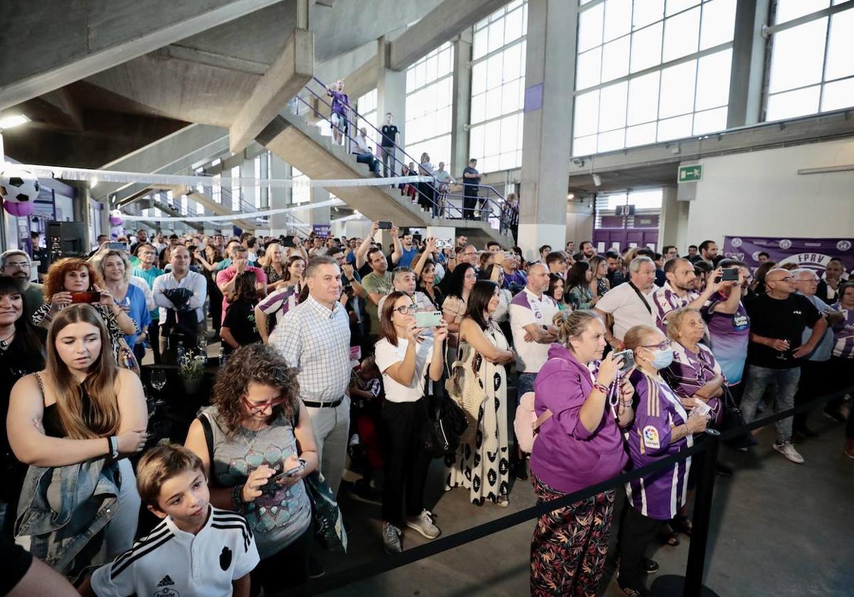 Peñistas del Real Valladolid, durante la gala celebrada en el mes de septiembre en el estadio.