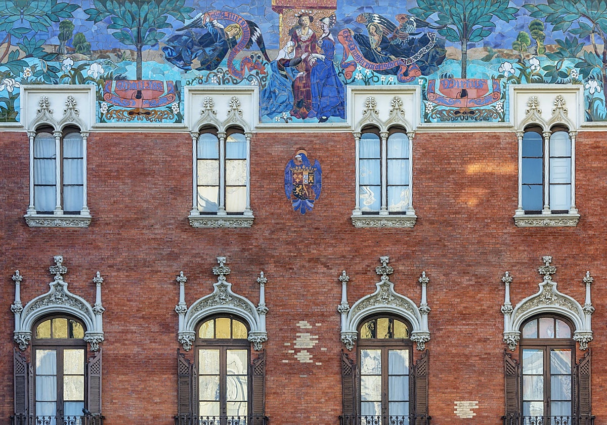 Colegio Villandrando, edificio de estilo modernista declarado Bien de Interés Cultural en 1998 y reformado en el año 2007.