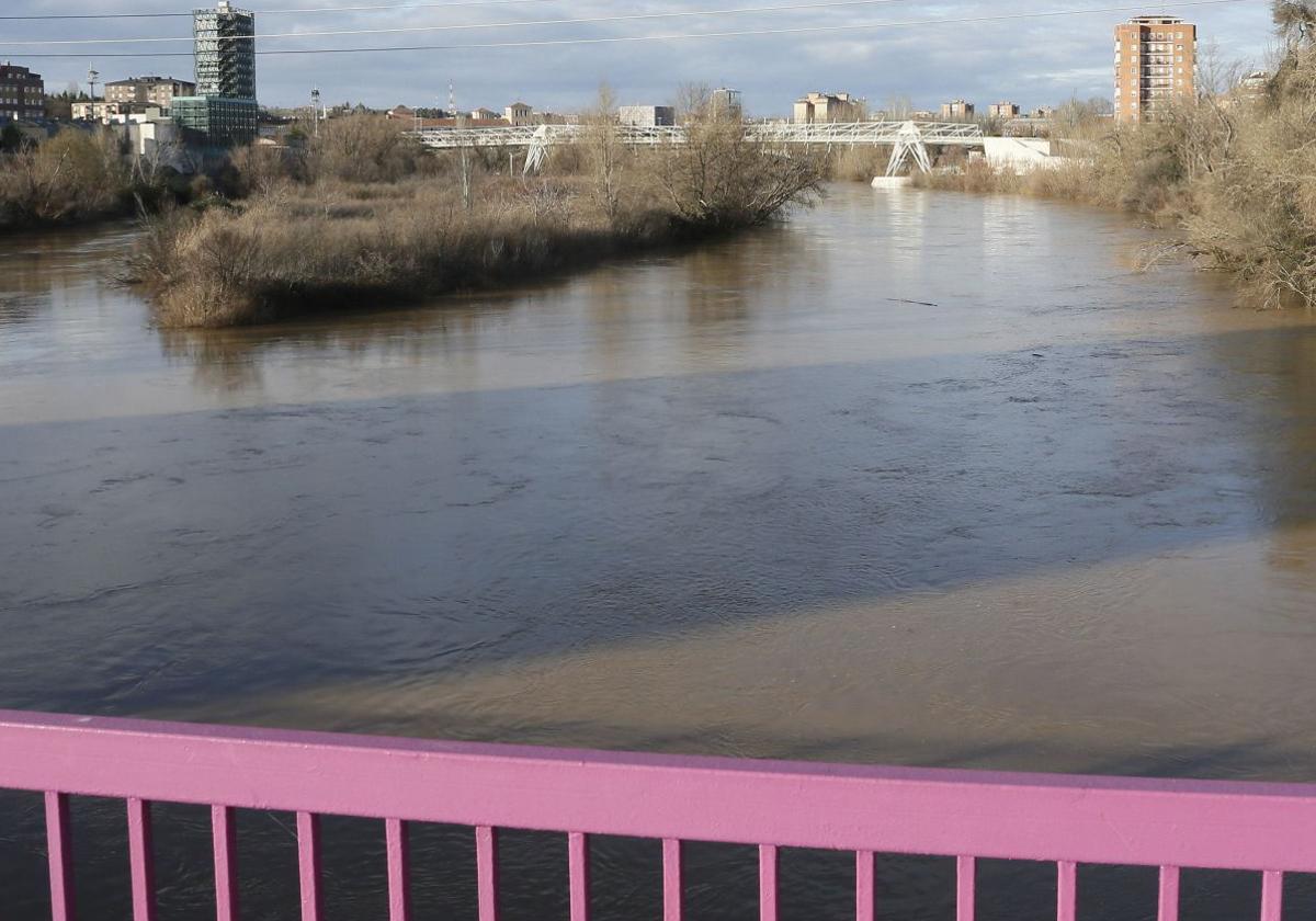 El río, desde el puente de Arturo Eyries, en una imagen de archivo.