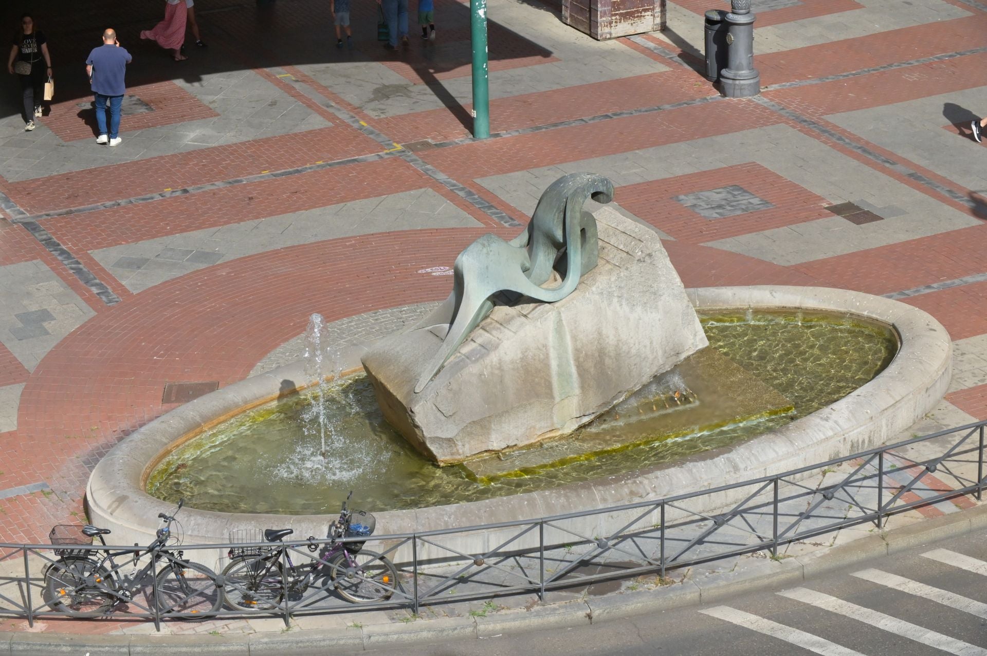 Plaza de España en imágenes, una centenaria ubicación comercial