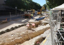 Obras de la calle Blanca de Silos en el entorno de la plaza de la Universidad.