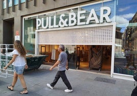 La tienda de Pull&Bear, en la calle Santiago.