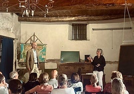 Inés García-Albi presenta uno de los actos en una edición anterior de Ancha es Castilla.