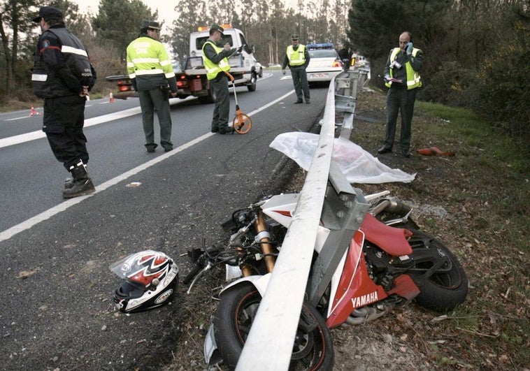 Accidente de un motorista en la provincia de La Coruña.