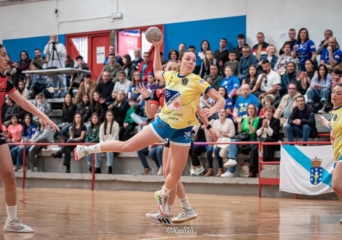 Nerea Patiño, tirando a puerta en un partido.