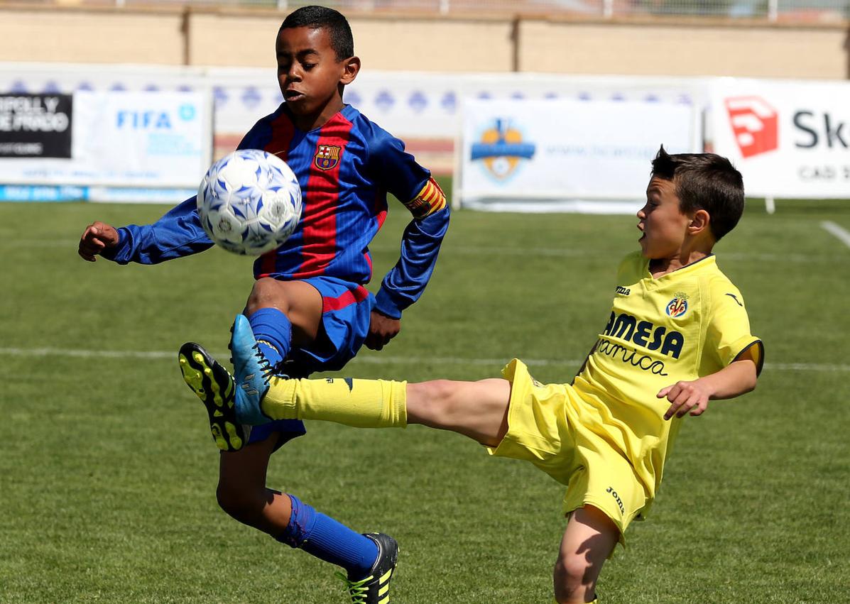 Imagen secundaria 1 - Tres imágenes de Lamine en el torneo de Íscar de 2017.