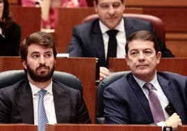 Gallardo y Mañueco, durante un pleno en las Cortes de Castilla y León.