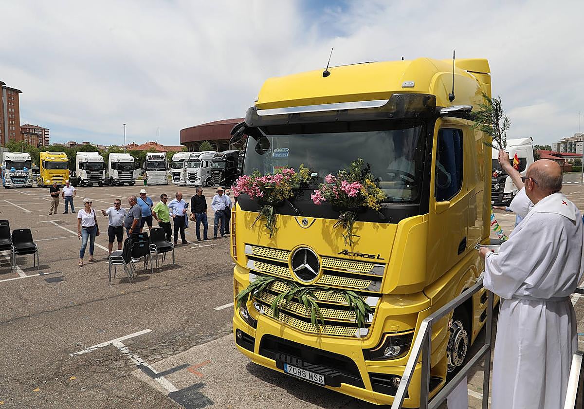 Los camioneros palentinos celebran San Cristóbal