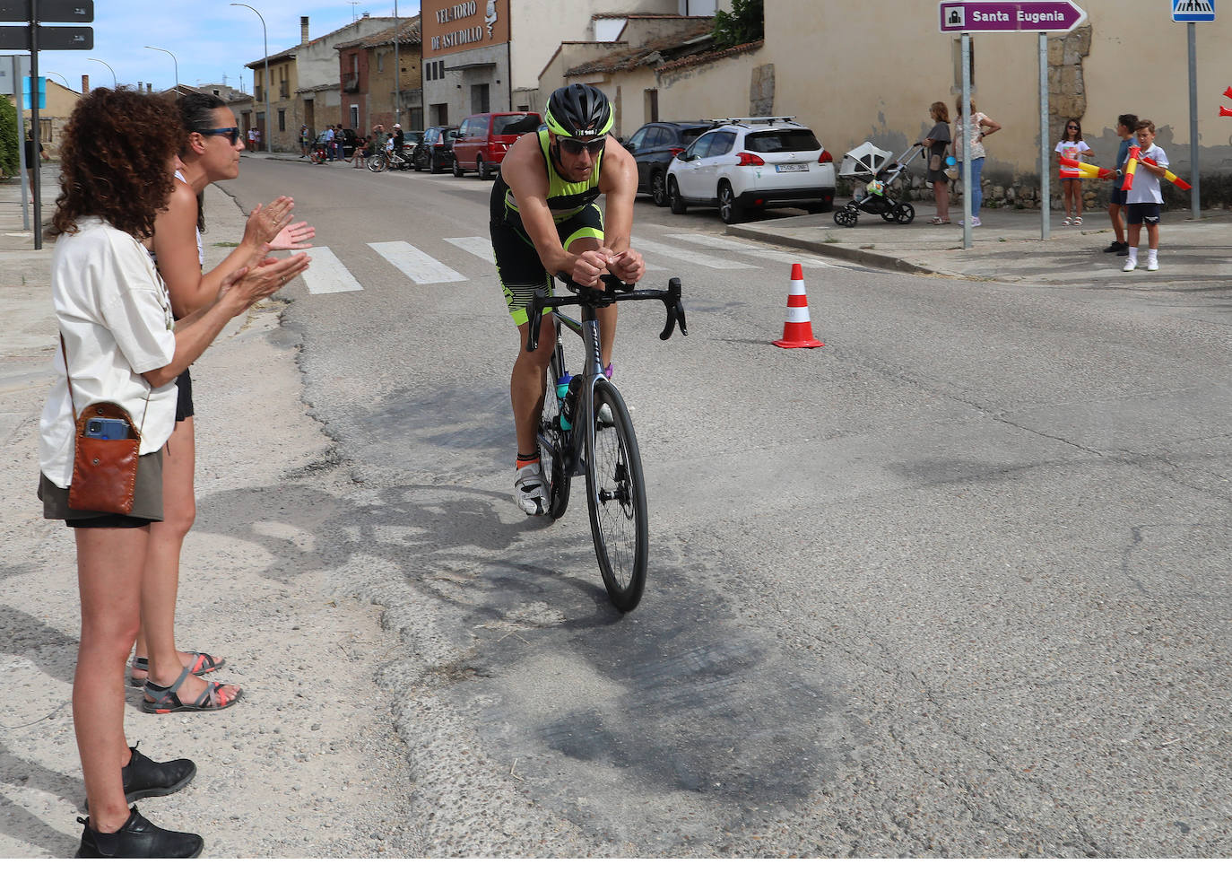 160 deportistas participan en el XXV Triatlón de Astudillo