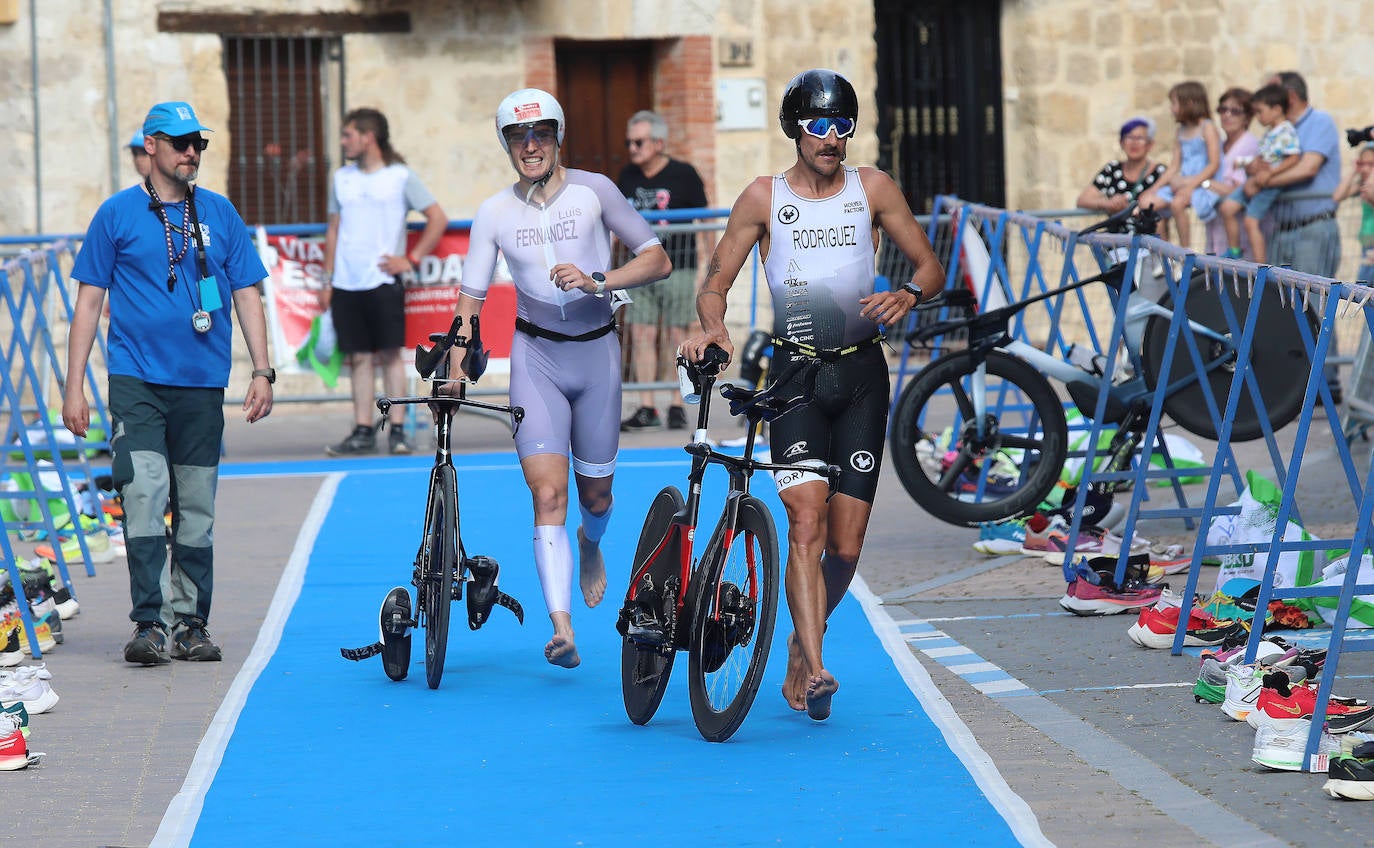 160 deportistas participan en el XXV Triatlón de Astudillo