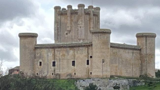 Imagen antes - Torrelobatón lanza un SOS para salvar el castillo por estado crítico